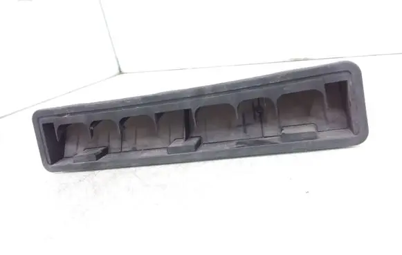 Jaguar S-Type Quarter panel pressure vent XR8354280 XR8354280B62AD