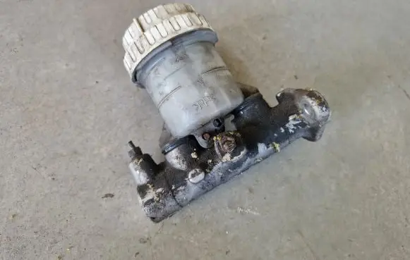 Master brake cylinder