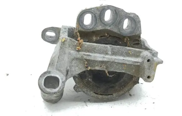 Mazda 6 Engine mount bracket