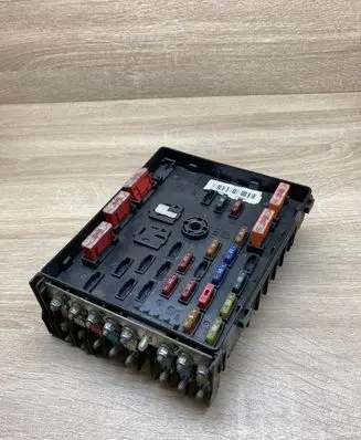 Volkswagen PASSAT B6 Fuse module 3C0937125