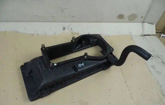 Audi 100 S4 C4 Air filter box cover 027133837H