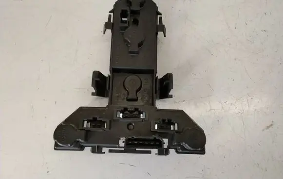 Volkswagen Golf IV Tail light bulb cover holder 1J6945257
