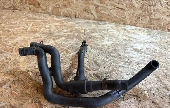 Coolant pipe/hose