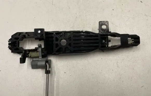 Mazda 6 Front door exterior handle/bracket R8375