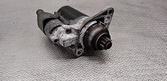 Volkswagen Golf V Starter motor 0001123013