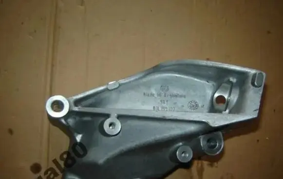 Volkswagen Amarok Engine mount bracket