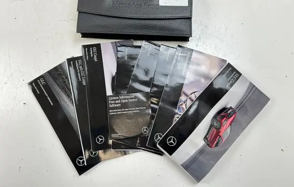 Mercedes-Benz GLC X253 C253 Owners service history hand book A0005852300