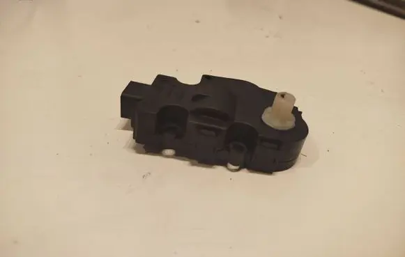 Audi A4 S4 B8 8K Air flap motor/actuator EFB430 K9749006 01072011