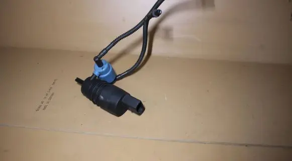 Volkswagen Golf IV Windscreen/windshield washer pump PA6GBGF30