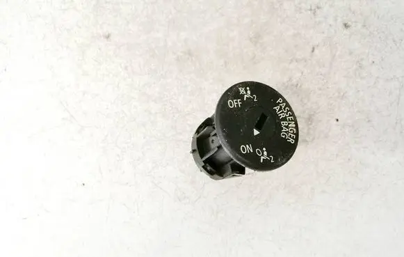 Passenger airbag on/off switch