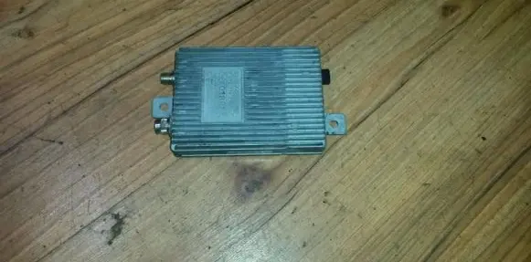 BMW 7 E38 Antenna control unit 83723742 b-0006799