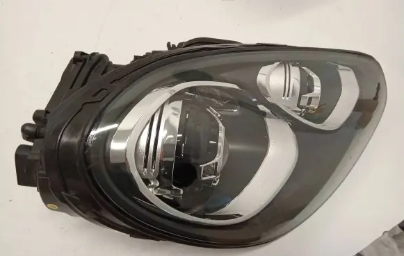 Porsche Cayenne (92A) Headlight/headlamp 7P5941752F 5DV00993200 23016451
