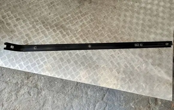 Renault Master III Sliding door middle rail 777610002R