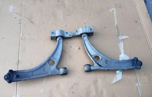 Volkswagen PASSAT B7 Front lower control arm/wishbone