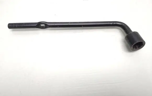 Nissan Qashqai+2 Wheel nut wrench 