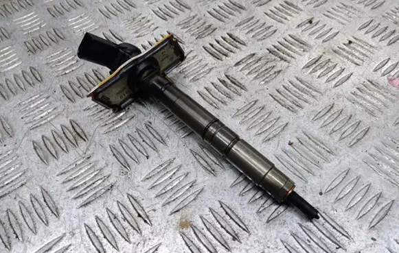 Audi A4 S4 B8 8K Fuel injector