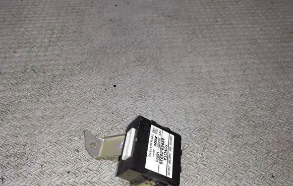Toyota Avensis T250 Light module LCM 8996005030