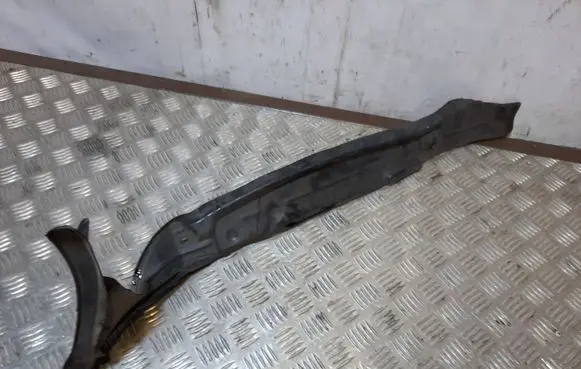 Audi Q7 4L Fender end trim 4L0821111