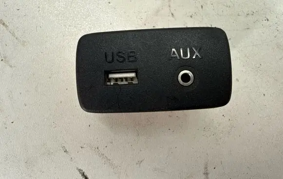 Subaru Impreza V USB socket connector 86257FL10A