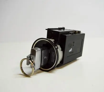 Volkswagen PASSAT B7 Ignition lock 3C0905843T