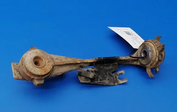 Opel Vivaro Front lower control arm/wishbone