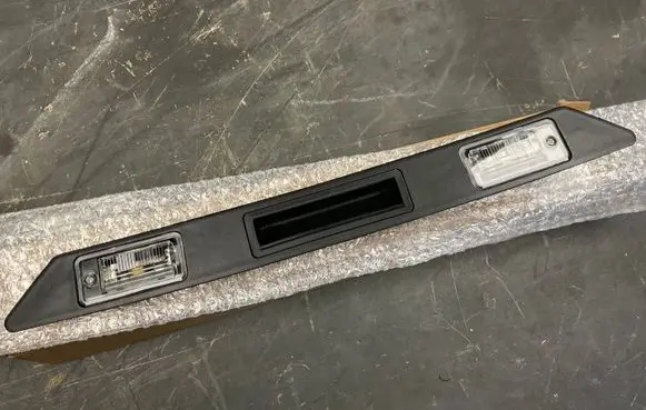 Trunk door license plate light bar