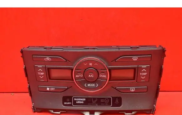 Toyota Auris 150 Climate control unit 55900-02220-B