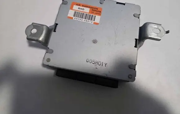 Lexus RX 330 - 350 - 400H Air suspension control unit module (rear) 8929348013