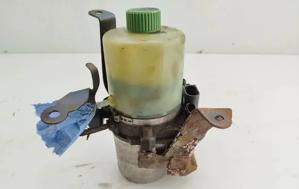 Skoda Roomster (5J) Power steering pump 6Q1423051CM