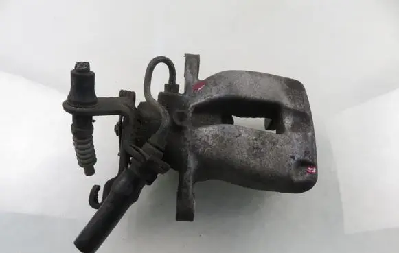 Volkswagen Golf V Rear brake caliper