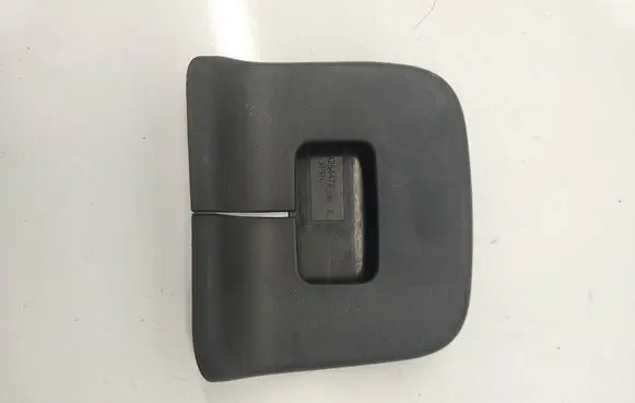 Ram 1500 Seat belt trim 34264473