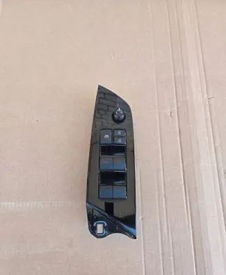 Toyota Prius (XW50) Electric window control switch 8404047090 7423247190