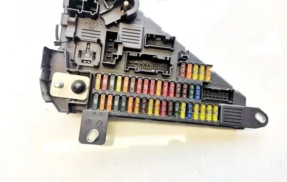 BMW 5 E60 E61 Fuse box set 913883001 9138830-01