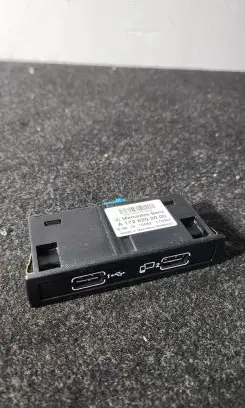 Mercedes-Benz GLE (W166 - C292) USB socket connector A1728202000 00464557 207004