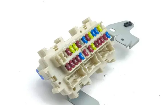 Nissan 370Z Fuse module 1BL0A C2517 0C25