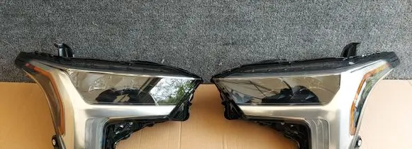 Toyota Tundra II Headlights/headlamps set 81140-0C230 81160-0C230