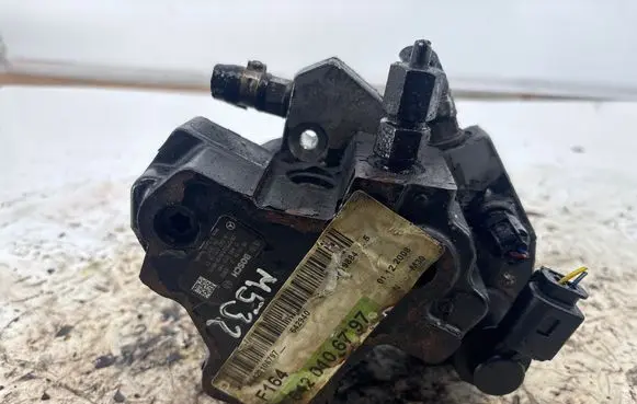 Mercedes-Benz ML W164 Fuel injection high pressure pump 0445010145 83832 A6420700501
