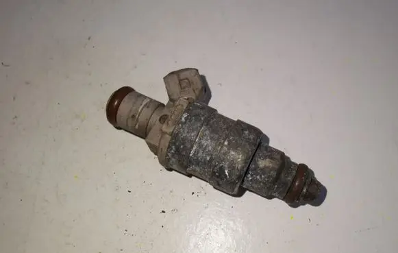 Audi A4 S4 B5 8D Fuel injector 078133551N
