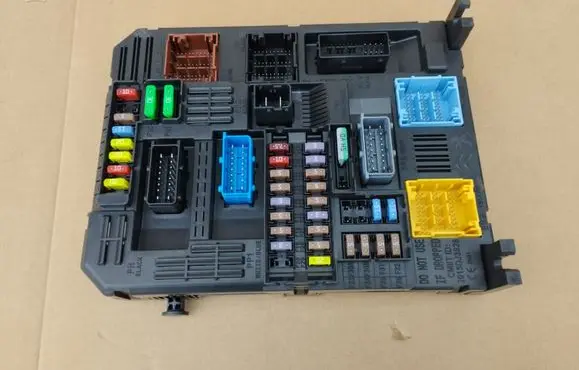 Citroen Jumpy Fuse module 9822745880