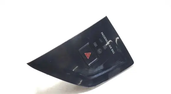 Volkswagen Polo VI Hazard light switch