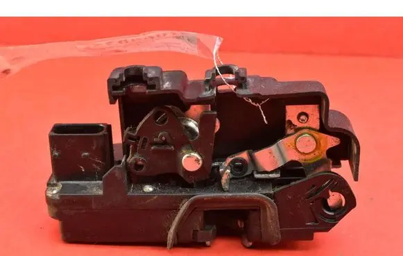 Chevrolet Captiva Front door lock A046818