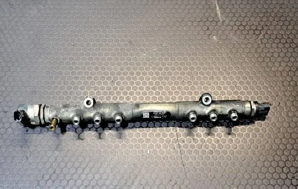 Volvo XC90 Fuel main line pipe 30757146 0445215023