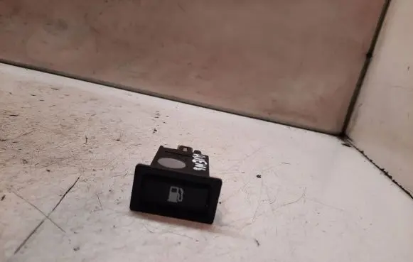 Toyota Avensis T250 Fuel tank opening switch 156795