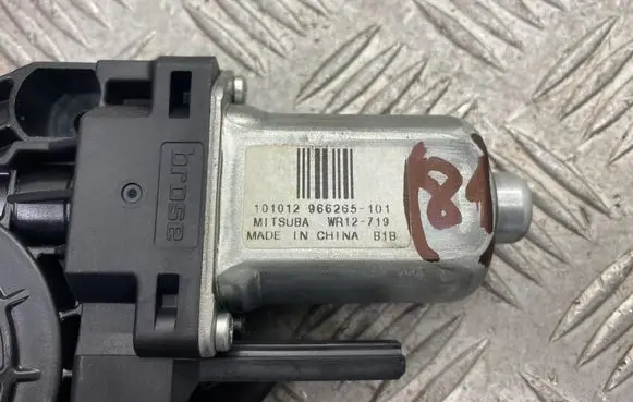Volvo V60 Front door window regulator motor 966265101