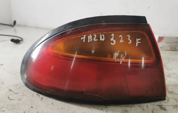 Mazda 323 F Rear/tail lights