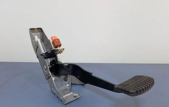 Mitsubishi Space Star Accelerator throttle pedal