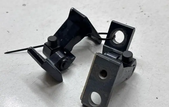 Porsche Macan (95B) Front door hinge set A046574