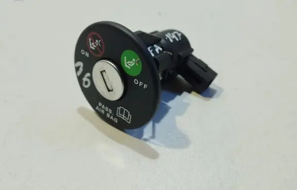 Passenger airbag on/off switch