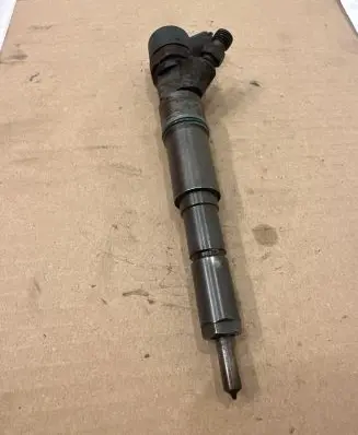 BMW 5 E39 Fuel injector 0445110047