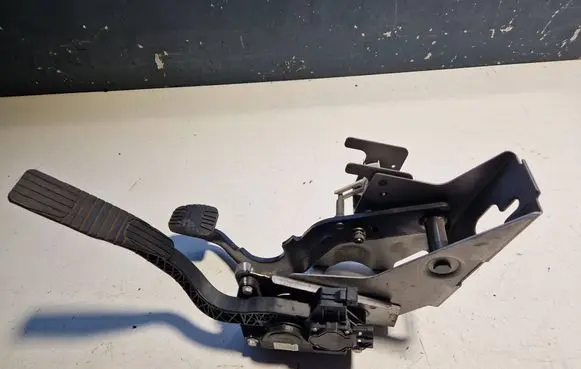 Chevrolet Captiva Accelerator throttle pedal 20905699 JY12D030838